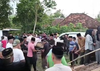Tangis Warga Rasuan Pecah, Empat Anak Korban Kebakaran Dimakamkan dalam Satu Liang Lahat