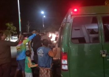 “Aku Dak Makan Duit Korupsi, Aku Hidup Saro” — Jeritan AC dari Dalam Mobil Tahanan