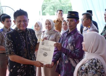 Penyerahan TORA di OKU Timur Diapresiasi, tetapi Proses Panjang dan Tantangan Ekonomi Masih Membayangi