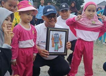 Mendikdasmen Abdul Mu’ti Hadiri Senam Sehat Bersama Insan Pendidikan di Belitang