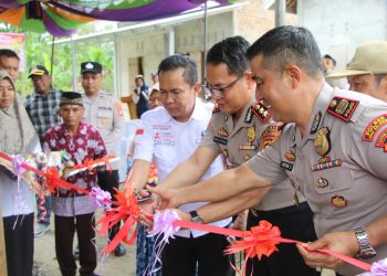 Kapolres OKU Timur Serahkan Rumah Layak Huni untuk Warga Kurang Mampu